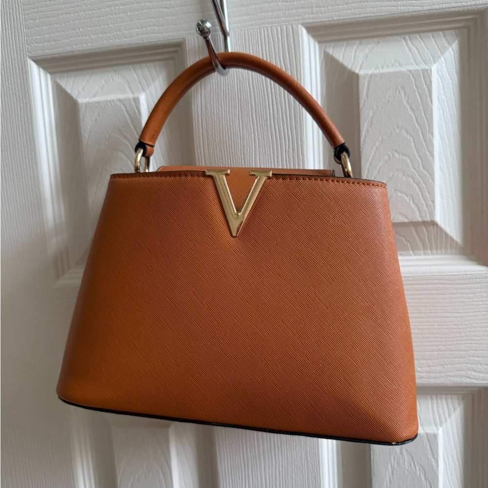 Elegant Tan Leather Handbag